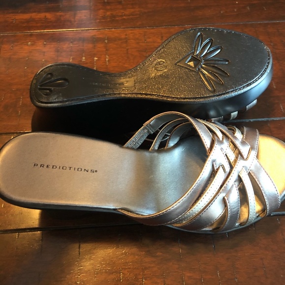 Silver heels - Picture 2 of 3